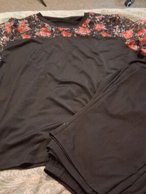 OUTFIT Black Floral Top And Pants